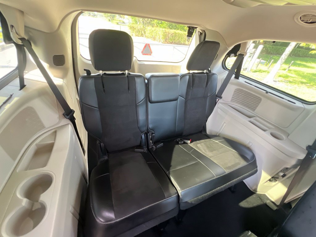 Used 2014 Chrysler Town & Country Touring-L FWD image 35