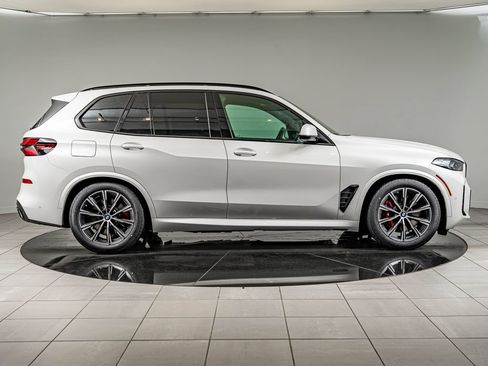 New 2026 BMW X5 xDrive50e w/ M Sport Package AWD/4WD image 4