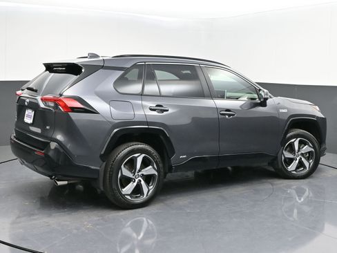 Used 2023 Toyota RAV4 SE w/ Weather & Moonroof Package image 7