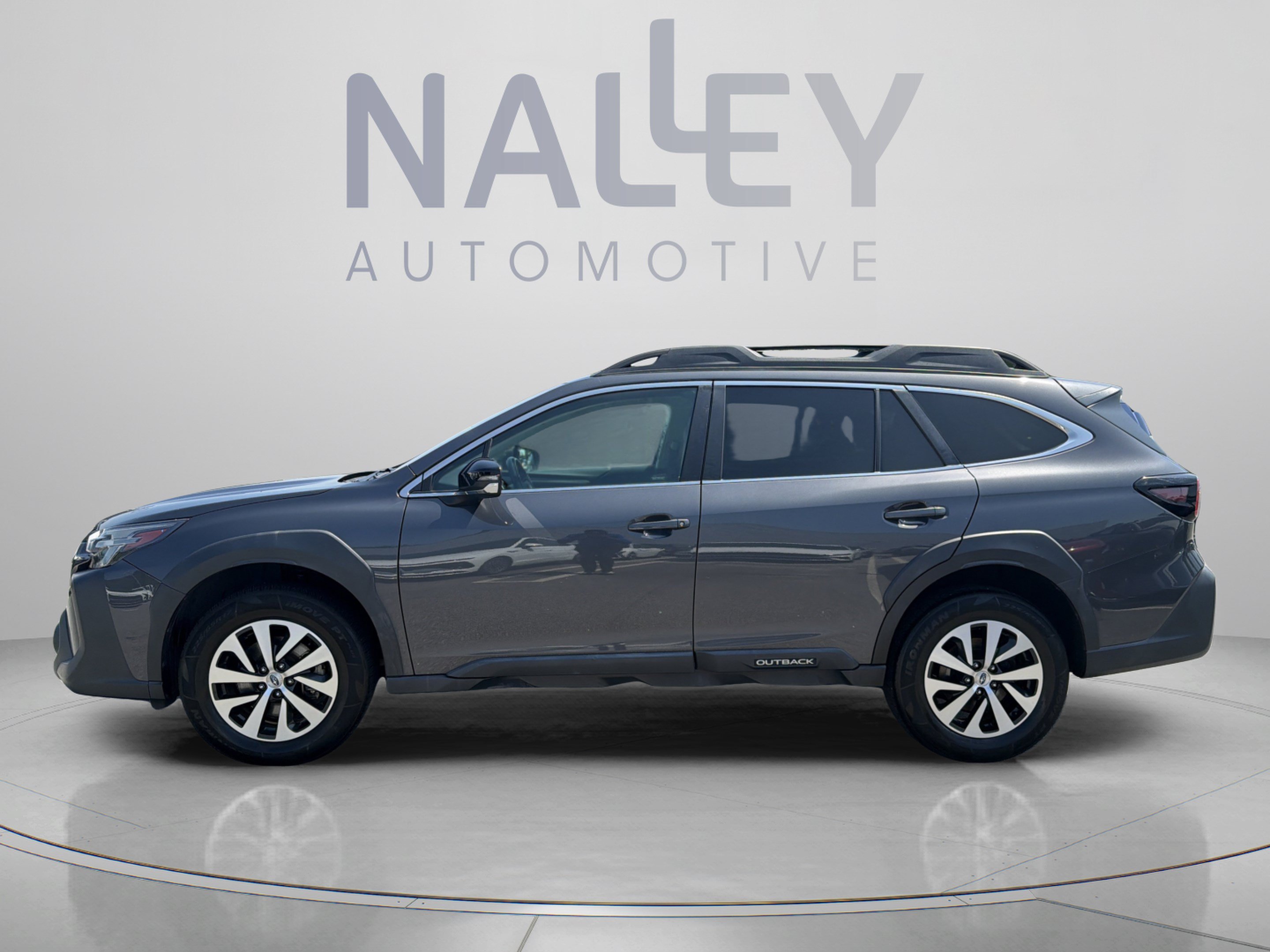 Used 2023 Subaru Outback Premium AWD/4WD image 2