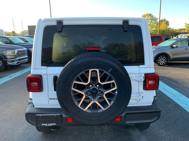 Used 2025 Jeep Wrangler Unlimited Sahara AWD/4WD image 3