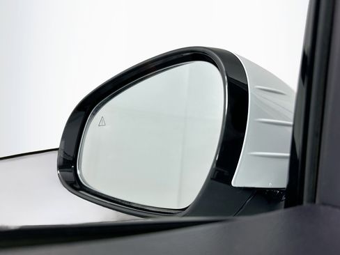 Used 2025 Genesis G70 2.5T image 16