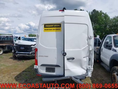 Used 2025 Mercedes-Benz Sprinter 2500 image 8