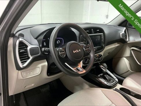 Used 2025 Kia Soul LX w/ LX Technology Package FWD image 16