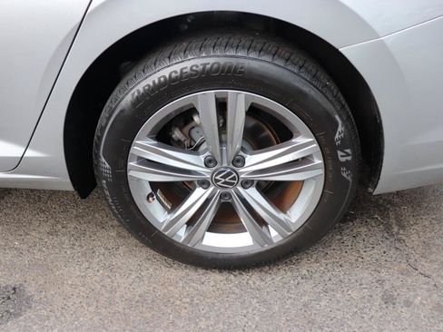 Used 2024 Volkswagen Jetta SE FWD image 50