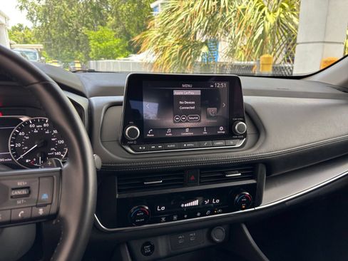 Used 2025 Nissan Rogue SV AWD/4WD image 17