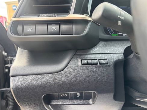 Used 2025 Toyota Crown Limited w/ Advanced Technology Package image 22