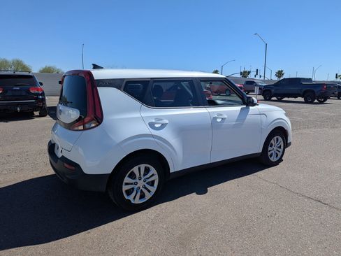 Used 2021 Kia Soul LX image 4
