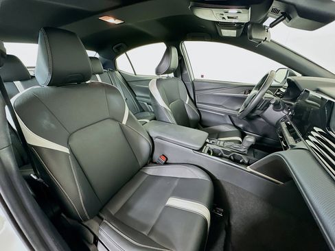 Used 2025 Toyota Camry SE FWD image 30