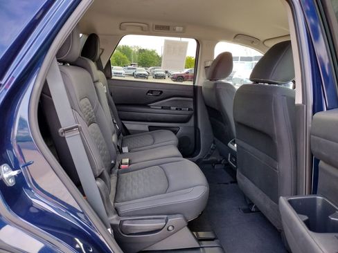 Used 2025 Nissan Pathfinder SV FWD image 11