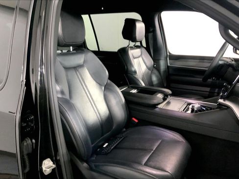Used 2024 Jeep Wagoneer L Series II w/ Flexible Seating Group AWD/4WD image 7