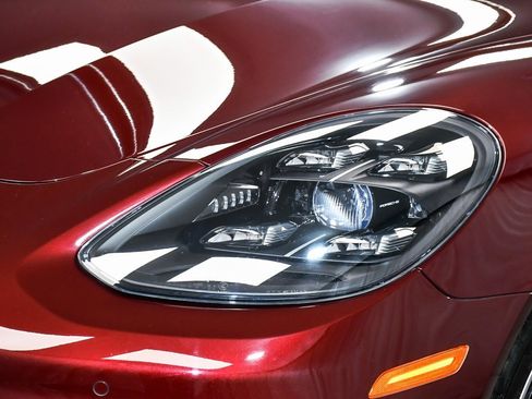 Used 2023 Porsche Panamera Platinum Edition image 76