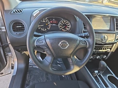 Used 2019 Nissan Pathfinder S image 37