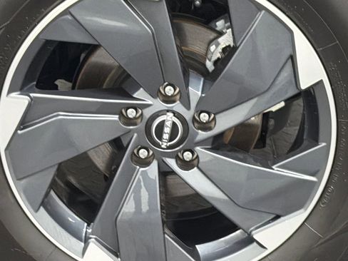 Used 2025 Nissan Rogue SV image 5