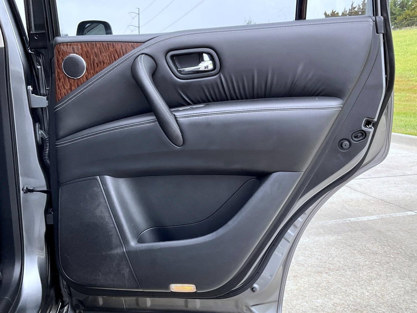 Used 2017 Nissan Armada Platinum RWD image 18
