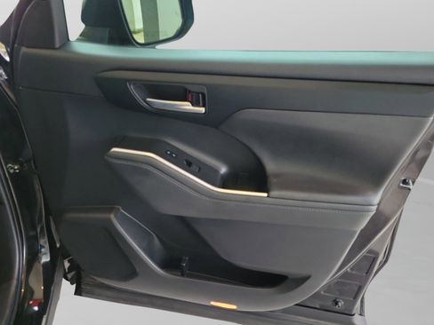 Certified 2023 Toyota Highlander XSE image 27