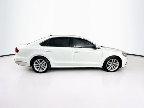 Used 2018 Volkswagen Passat 2.0T SE FWD image 2