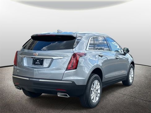 New 2025 Cadillac XT5 Luxury image 2
