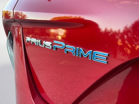 Used 2022 Toyota Prius Prime XLE image 16