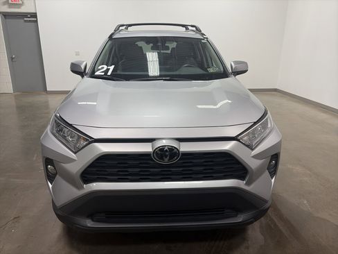 Used 2021 Toyota RAV4 XLE Premium image 7