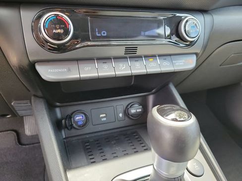 Used 2022 Hyundai Kona Limited AWD/4WD image 35