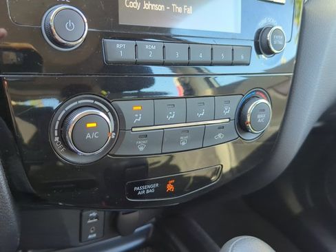 Used 2016 Nissan Rogue S FWD image 22