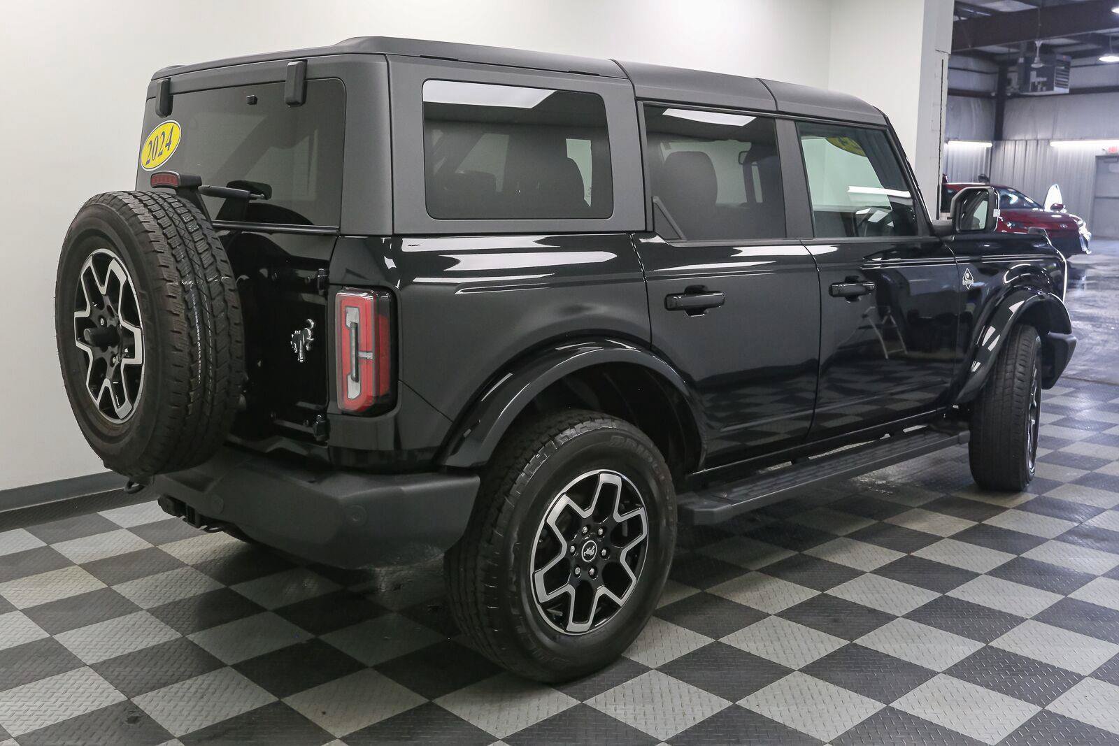 Used 2024 Ford Bronco Outer Banks AWD/4WD image 9