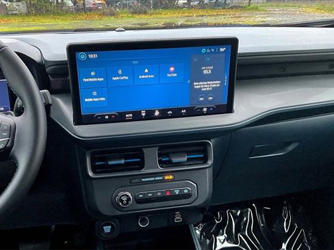 Used 2025 Ford Maverick Lobo image 8