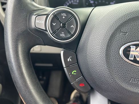 Used 2015 Kia Soul FWD image 15