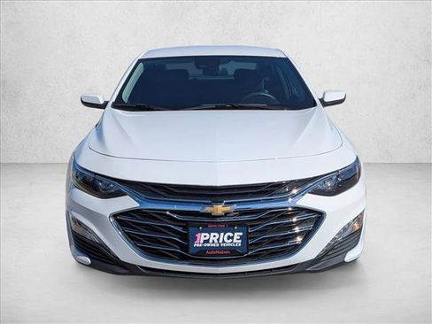 Used 2024 Chevrolet Malibu LT image 2