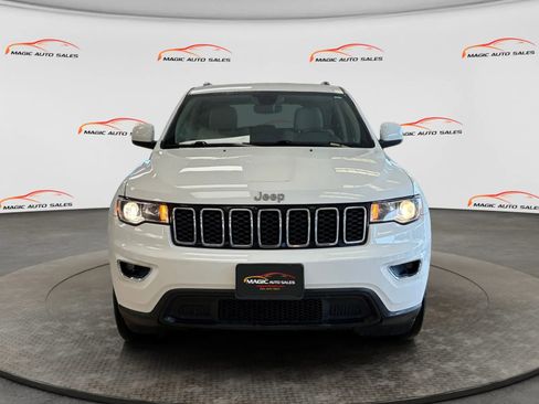 Used 2017 Jeep Grand Cherokee Laredo w/ Quick Order Package 23E AWD/4WD image 3