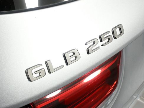 New 2026 Mercedes-Benz GLB 250 image 28