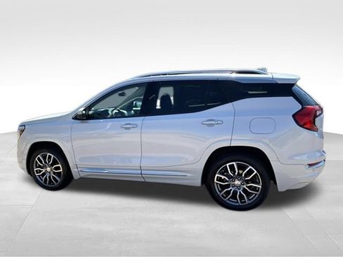 Used 2022 GMC Terrain Denali w/ Denali Premium Package AWD/4WD image 7