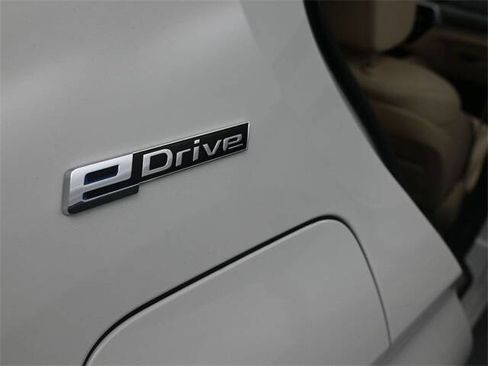 Used 2019 BMW 530e xDrive w/ Convenience Package image 25