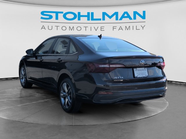 Certified 2023 Volkswagen Jetta SE w/ Panoramic Sunroof Package FWD image 7
