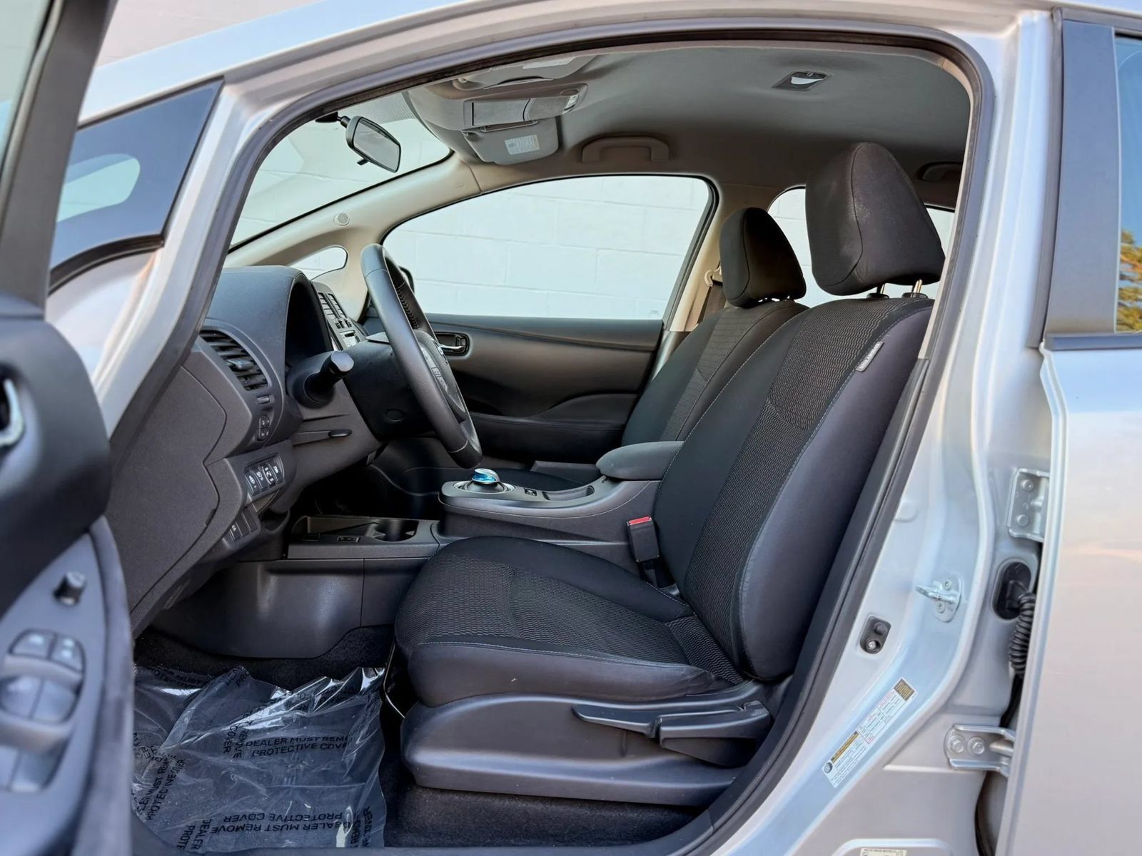 Used 2015 Nissan Leaf S w/ Charge Package FWD image 17