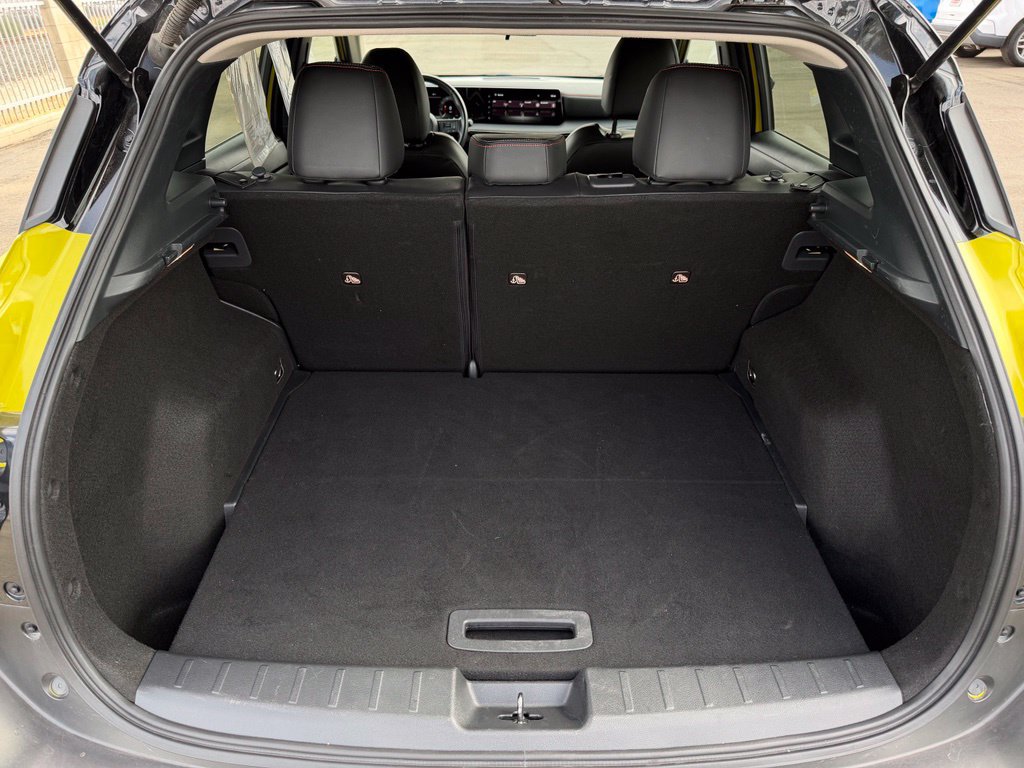 Certified 2025 Nissan Kicks SR FWD image 11