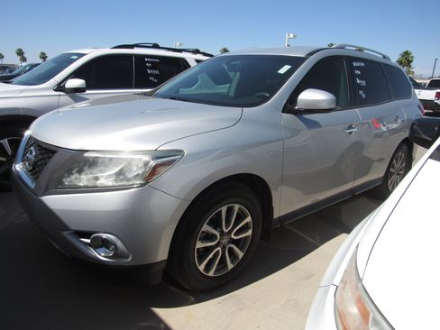 Used 2016 Nissan Pathfinder SV w/ Trailer Tow Package image 1