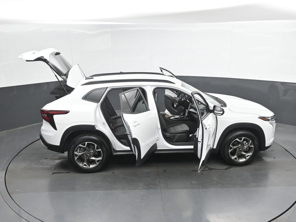 Used 2025 Chevrolet Trax LT w/ LT Convenience Package FWD image 51