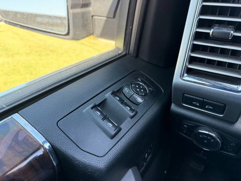 Used 2015 Ford F150 Platinum w/ Equipment Group 701A Luxury AWD/4WD image 27