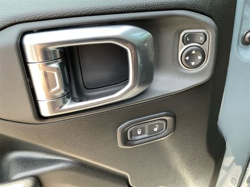 New 2025 Jeep Gladiator Sport image 32