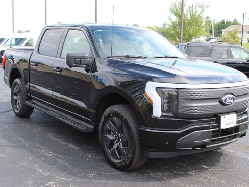New 2025 Ford F150 Lightning Flash AWD/4WD image 7