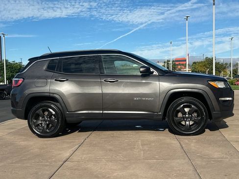Used 2018 Jeep Compass Latitude w/ Popular Equipment Group AWD/4WD image 3