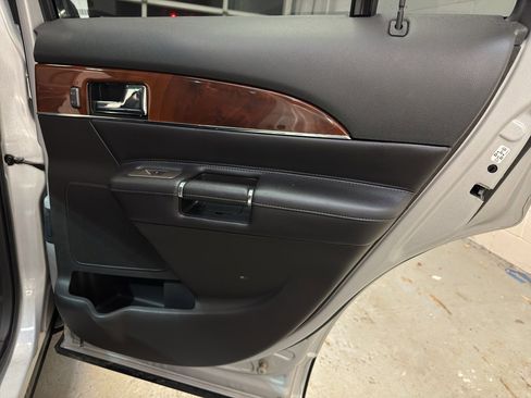 Used 2012 Lincoln MKX AWD image 25