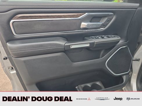 Used 2019 RAM 1500 Laramie AWD/4WD image 11