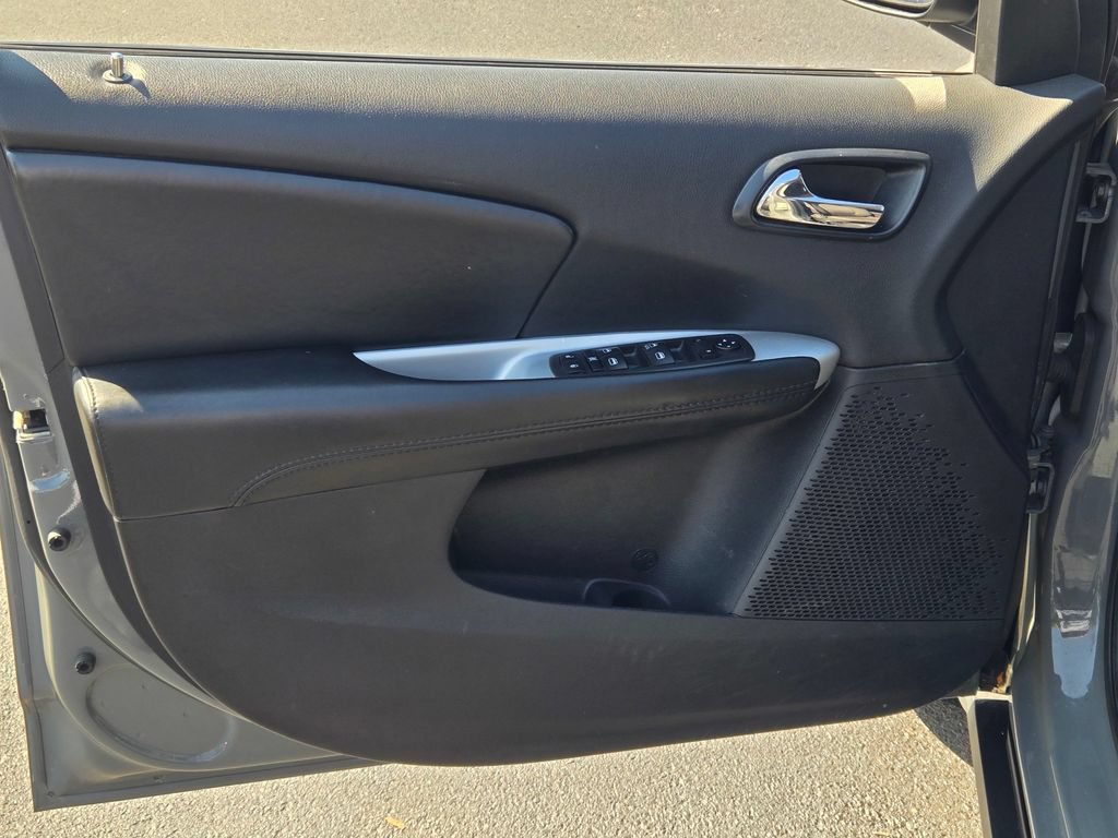 Used 2020 Dodge Journey SE w/ SE Popular Equipment Group FWD image 28