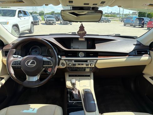 Used 2018 Lexus ES 350 w/ Navigation System Package FWD image 26