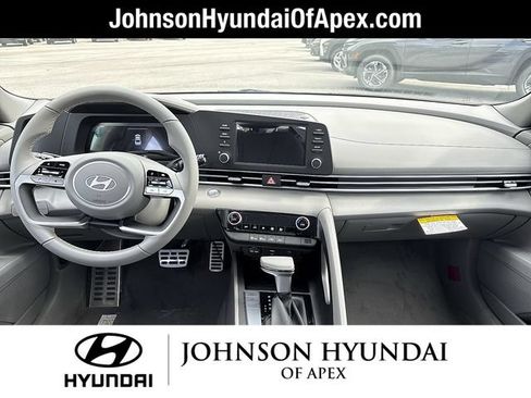Used 2025 Hyundai Elantra Sport FWD image 10