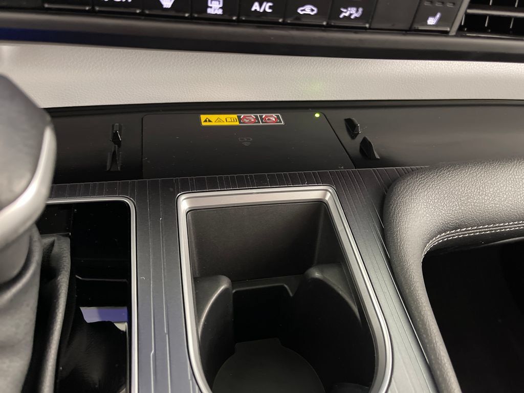 Certified 2025 Toyota Sienna XLE FWD image 30