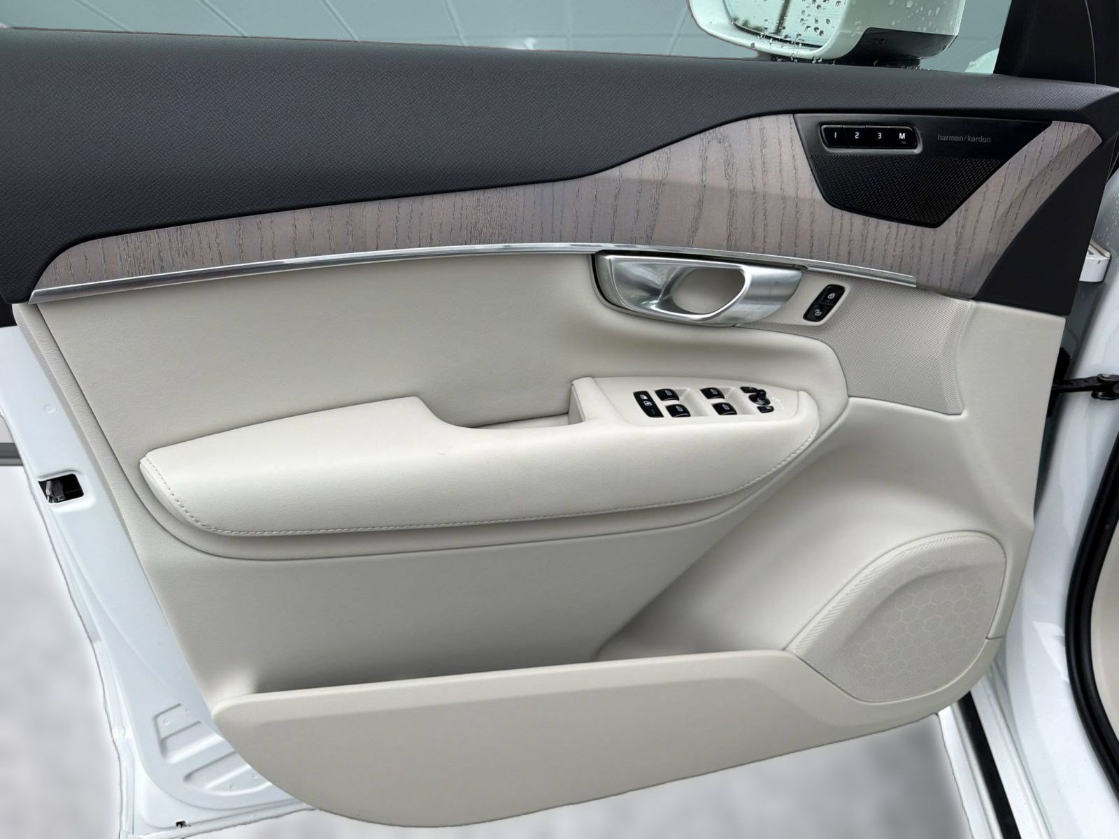 Certified 2024 Volvo XC90 T8 Plus w/ Protection Package AWD/4WD image 13